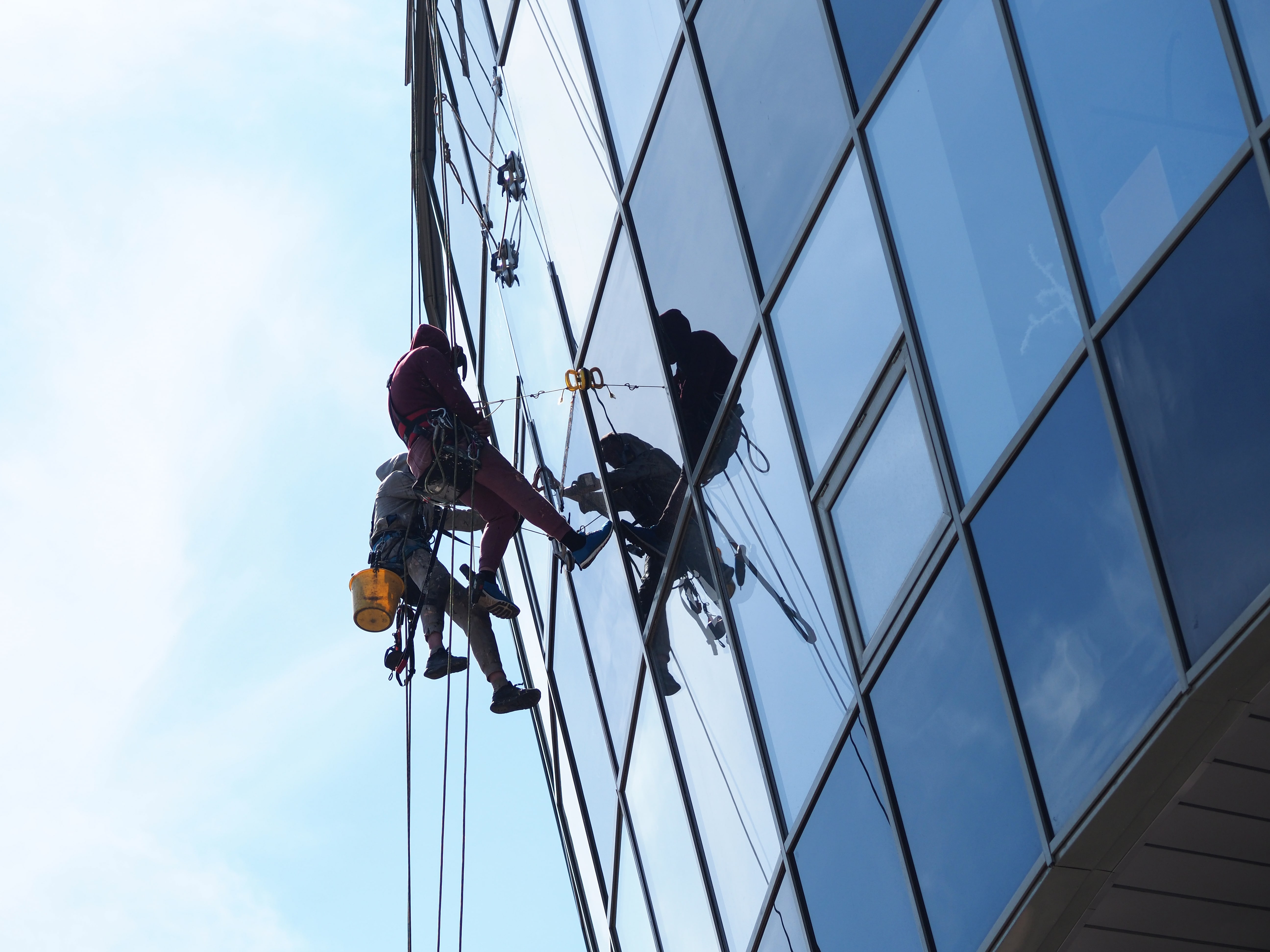 high-rise-glass-cleaning-Bangalore
